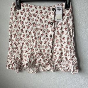 Hollister White Mini Skater Skirt with Ruffled Hem for Casual Wear